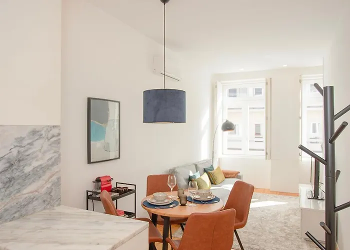 Liiiving In - Alegria Charming