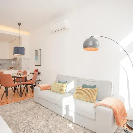 Liiiving In - Alegria Charming Apartamento