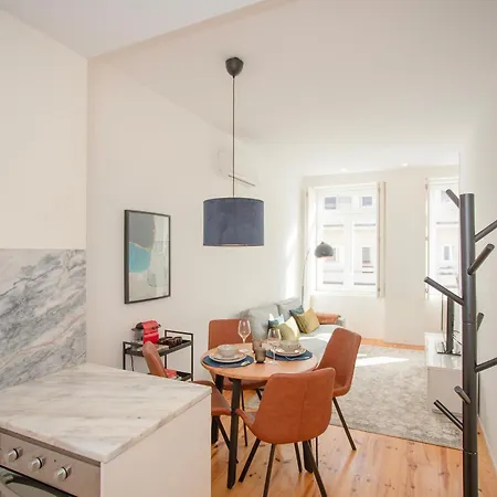 Liiiving In - Alegria Charming